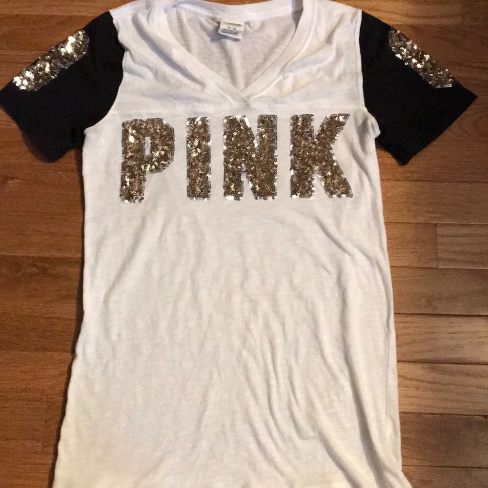 VS pink Tee size medium